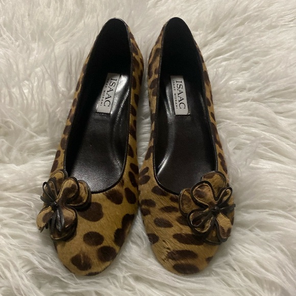 Isaac Mizrahi Italy Animal Calf Hair Flats Size 7B - Picture 1 of 9